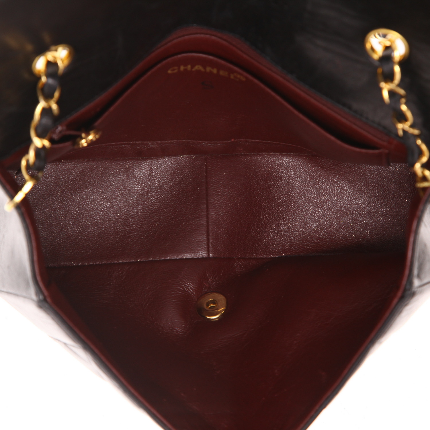 Sac bandoulière Chanel  Diana en cuir matelassé noir - Detail D3