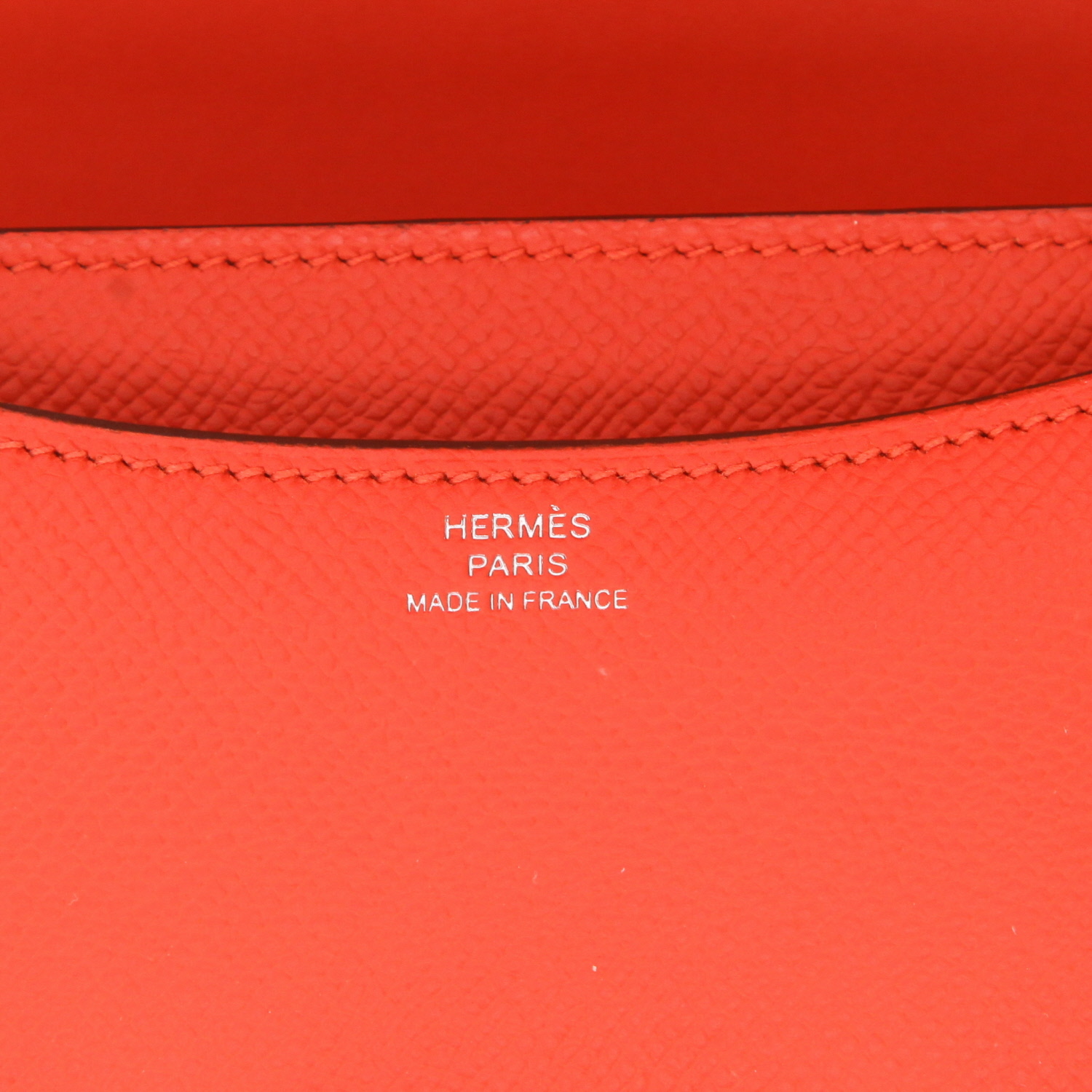 Hermès  Constance handbag  in Rouge Capucine epsom leather - Detail D2
