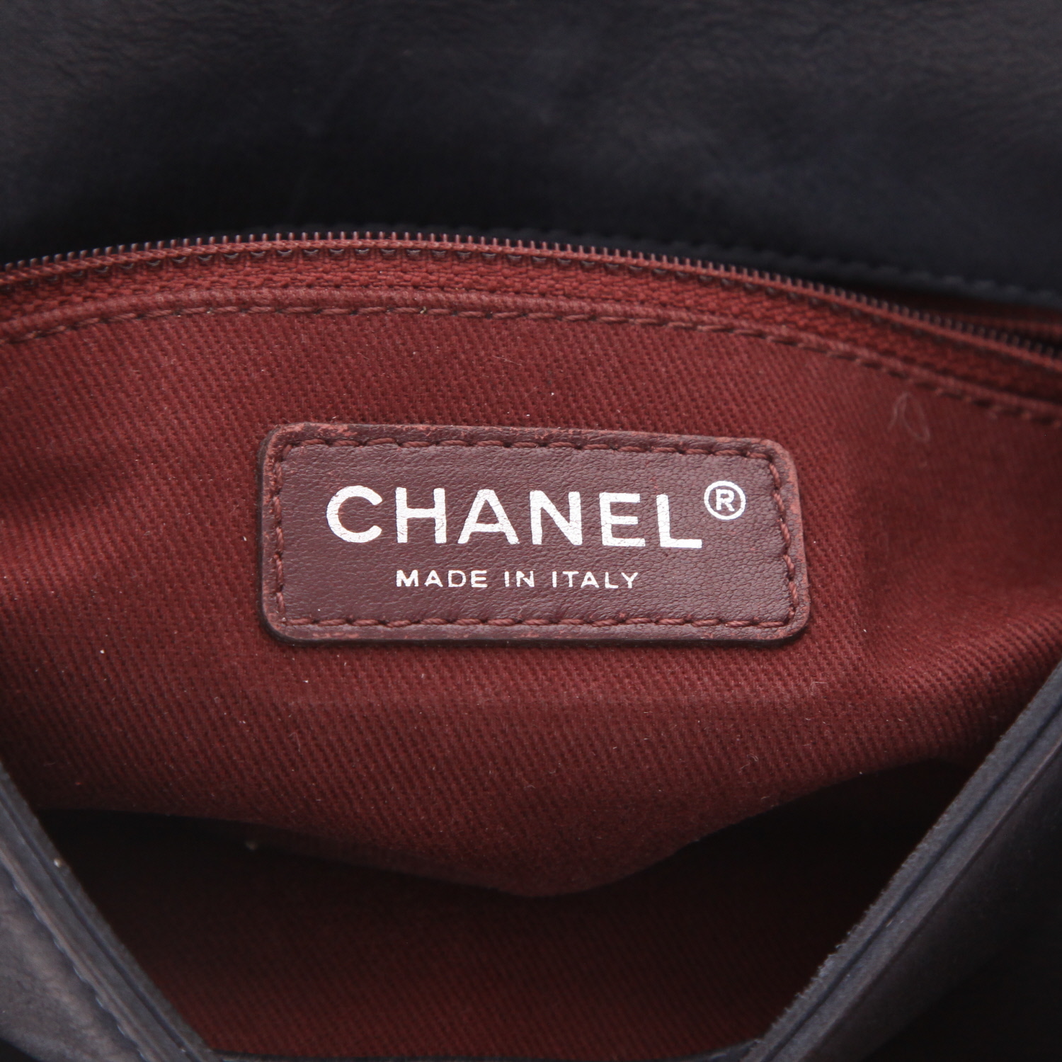 Chanel   shoulder bag  in grey leather - Detail D2