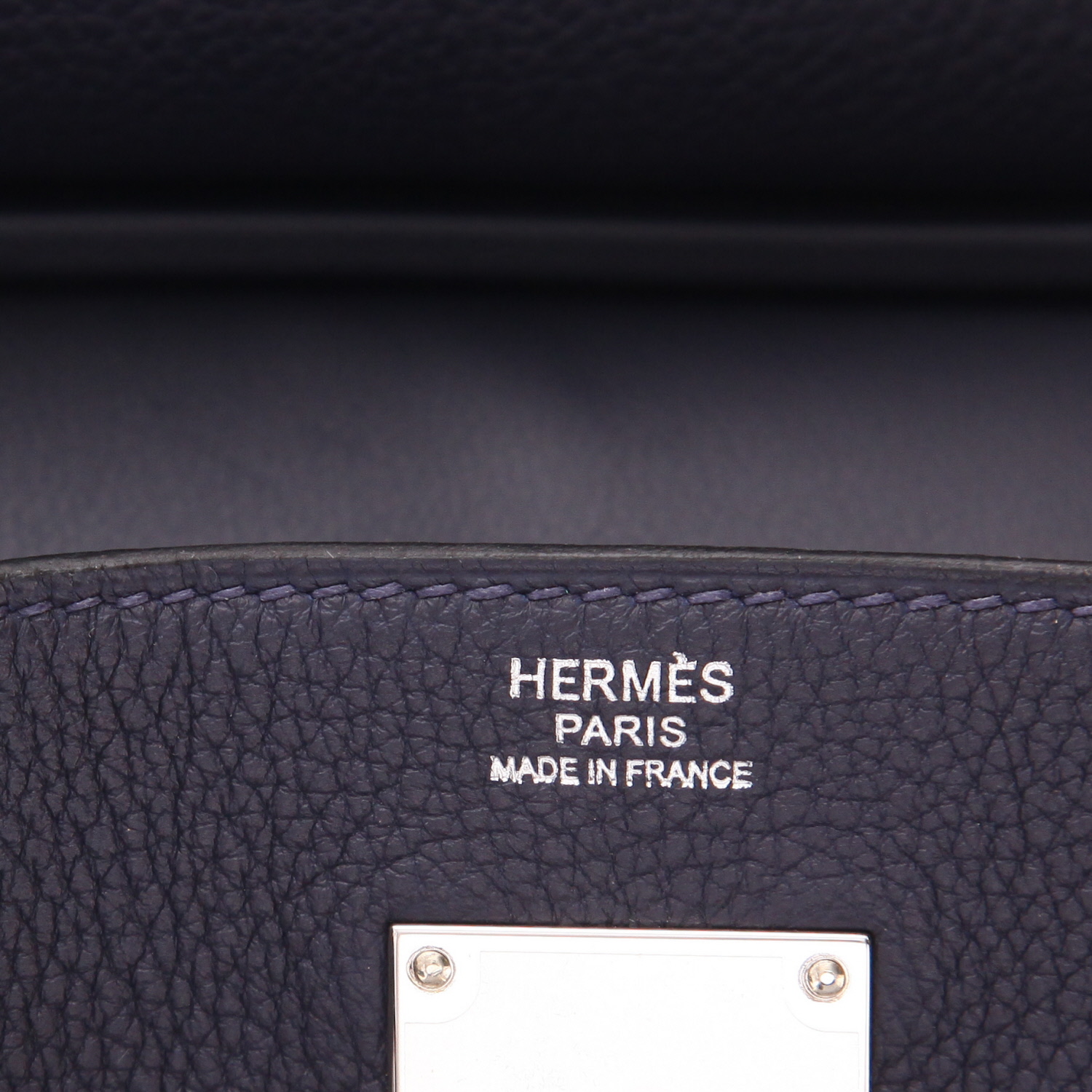 Bolso bandolera Hermès  HAC à Dos en cuero togo azul marino - Detail D2