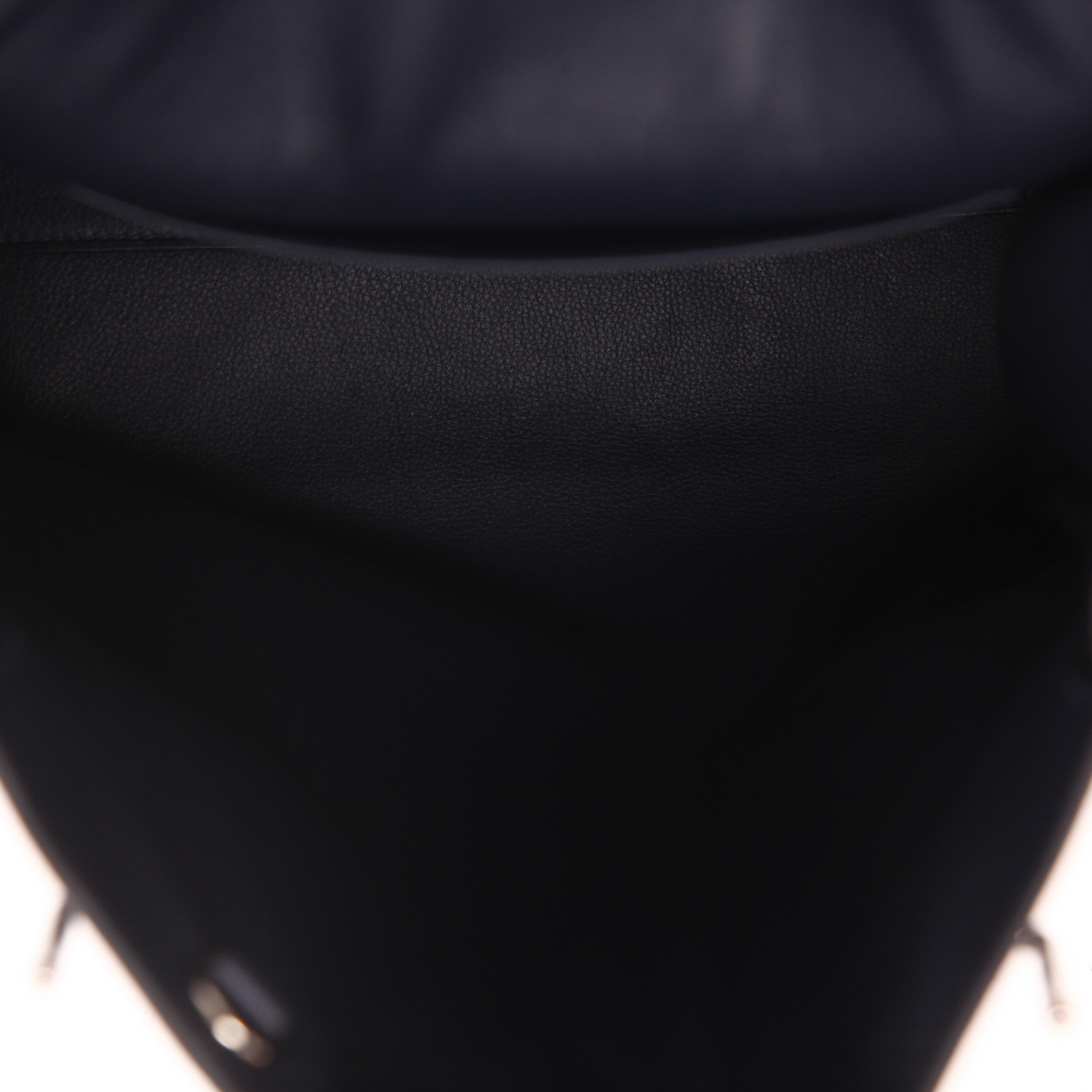 Bolso bandolera Hermès  HAC à Dos en cuero togo azul marino - Detail D3