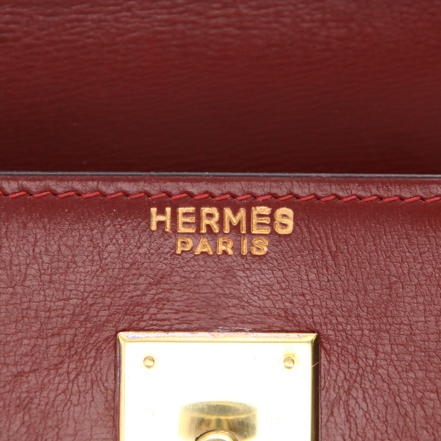 Hermès  Kelly 35 cm handbag  in red H box leather - Detail D2
