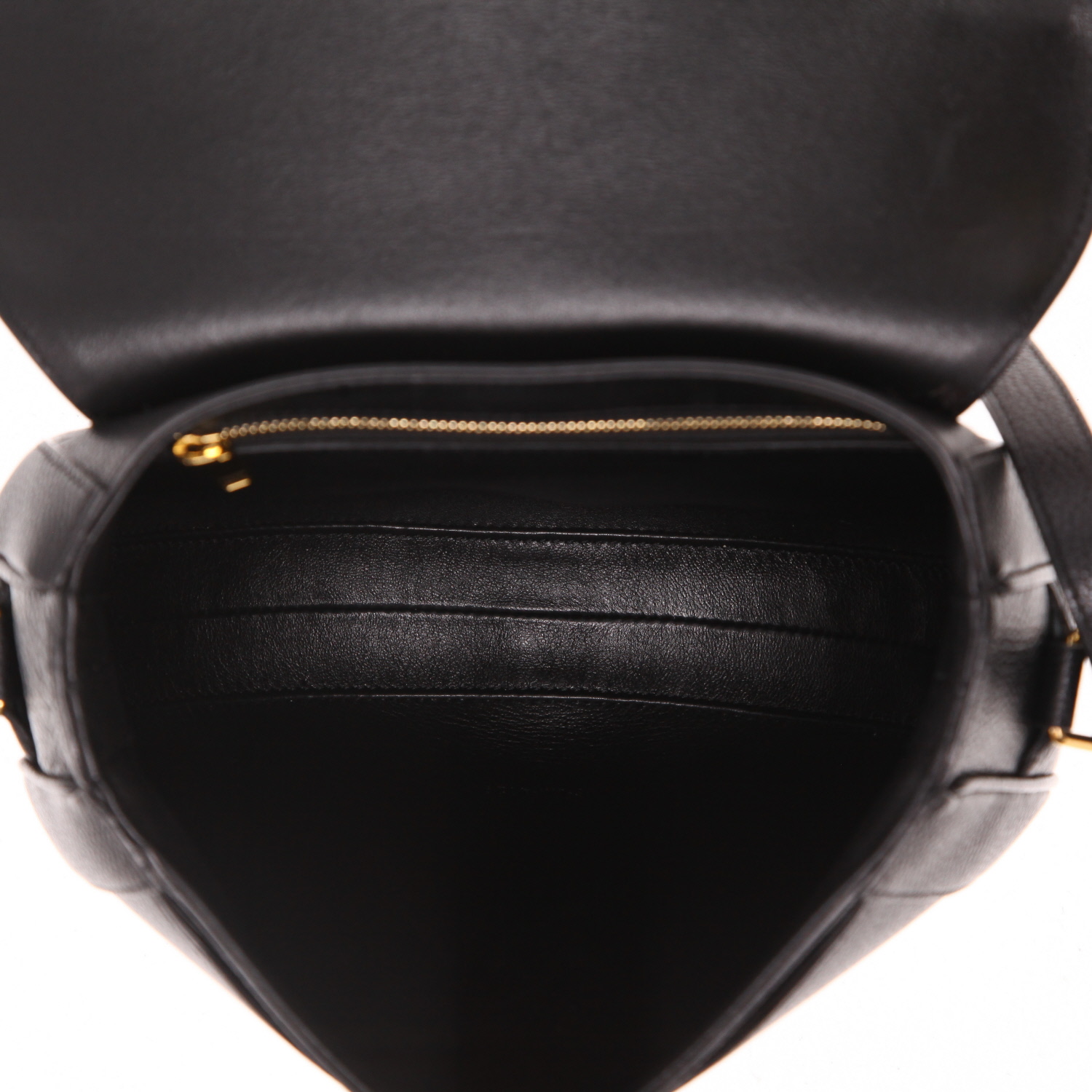 Bolso bandolera Celine  16 en cuero granulado negro - Detail D3