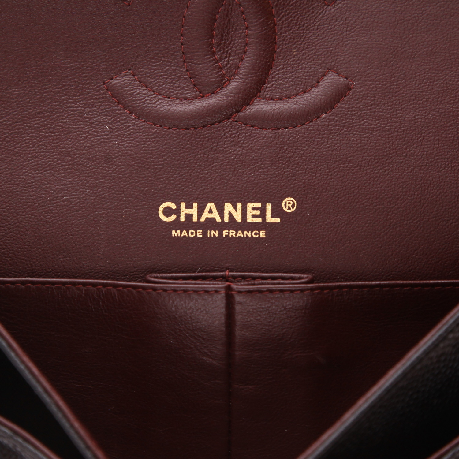 Sac à main Chanel  Timeless Classic en cuir grainé matelassé noir - Detail D2