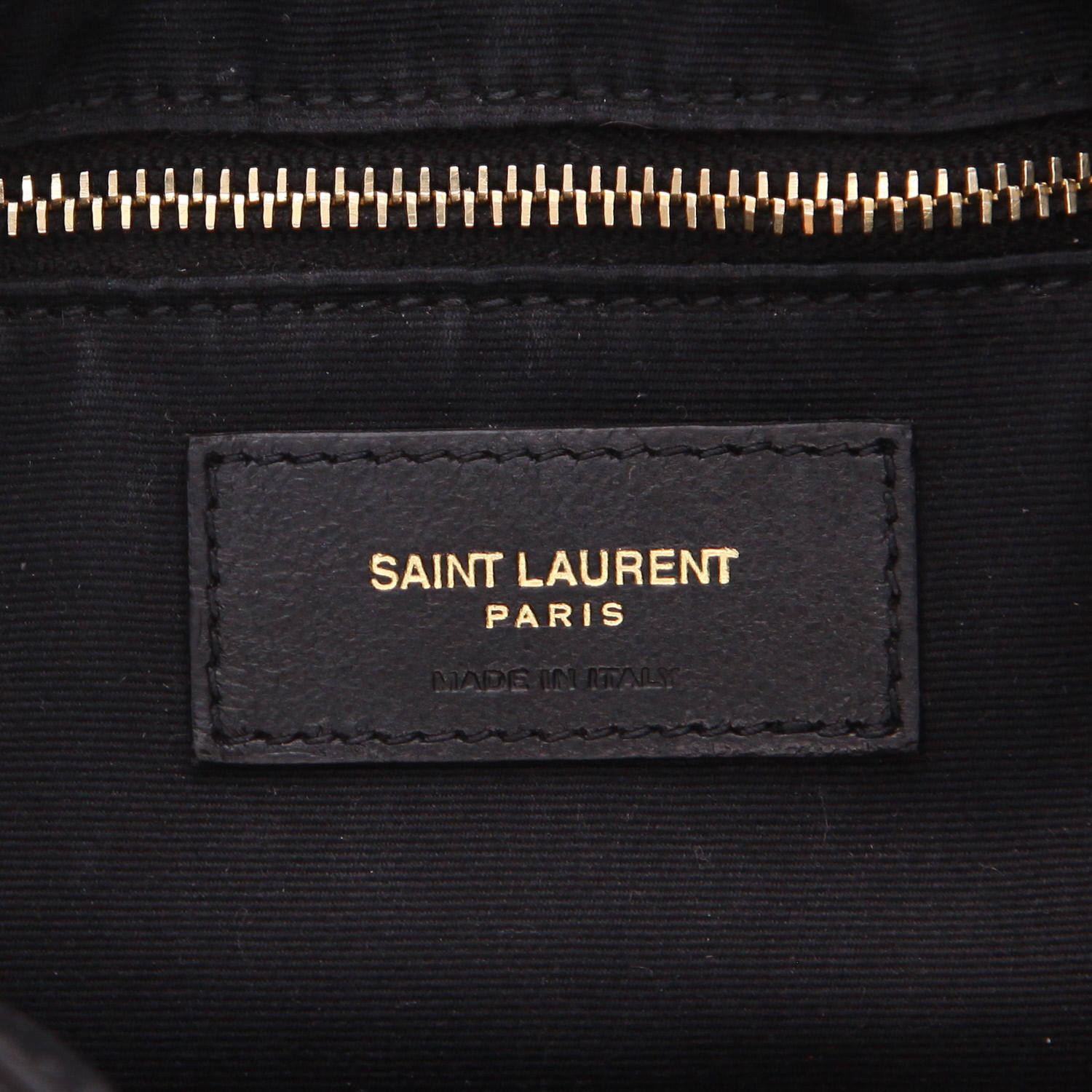 Sac bandoulière Saint Laurent  Loulou moyen modèle  en cuir matelassé chevrons noir - Detail D2