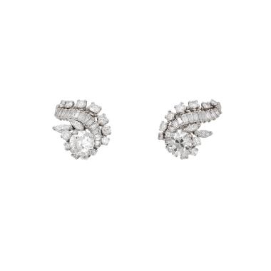 Vintage   1960's earrings in white gold, platinium and diamonds