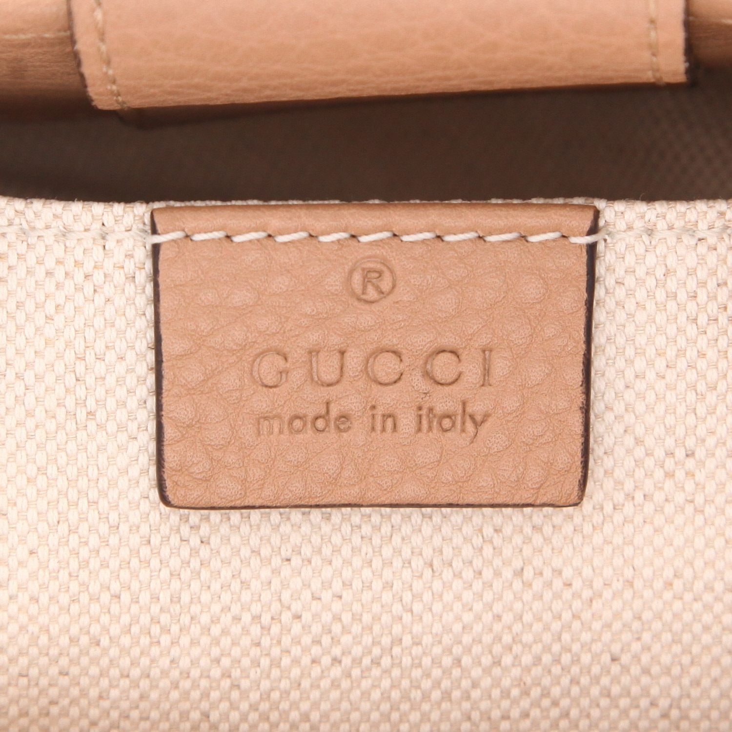 Gucci  Diana handbag  in beige grained leather  and bamboo - Detail D2
