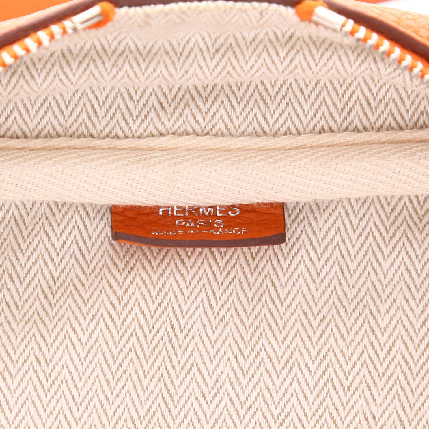 Bolso de mano Hermès  Victoria en cuero togo naranja - Detail D2