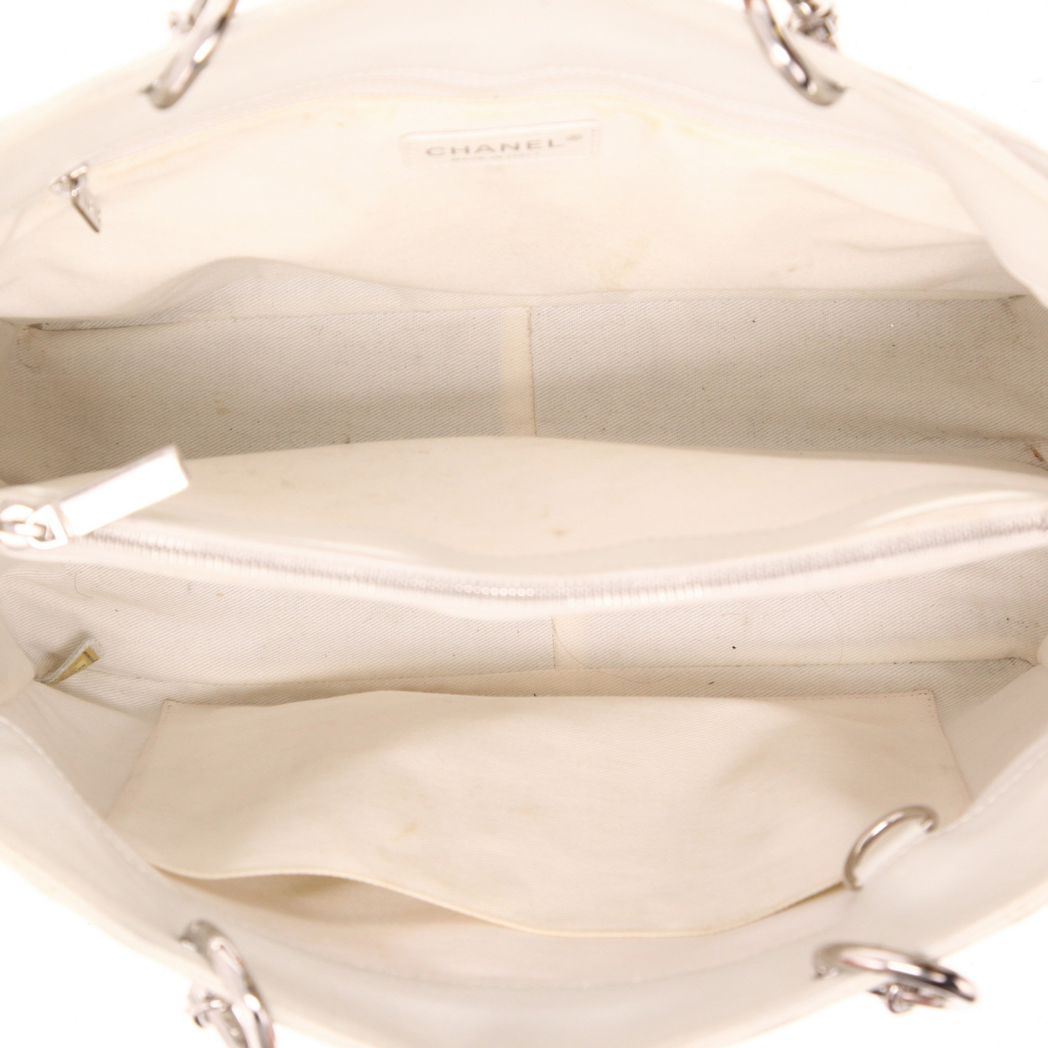 Chanel  Shopping GST handbag  in white quilted leather - Detail D3