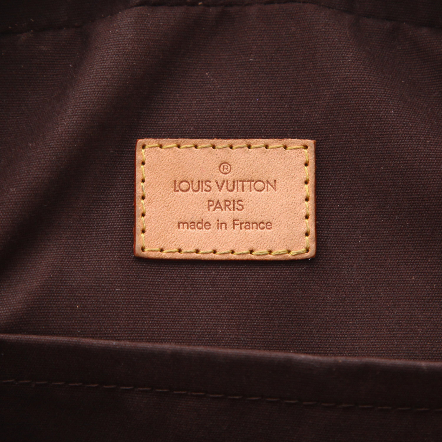 Sac à main Louis Vuitton  Summit Drive en cuir verni monogram aubergine et cuir naturel - Detail D2