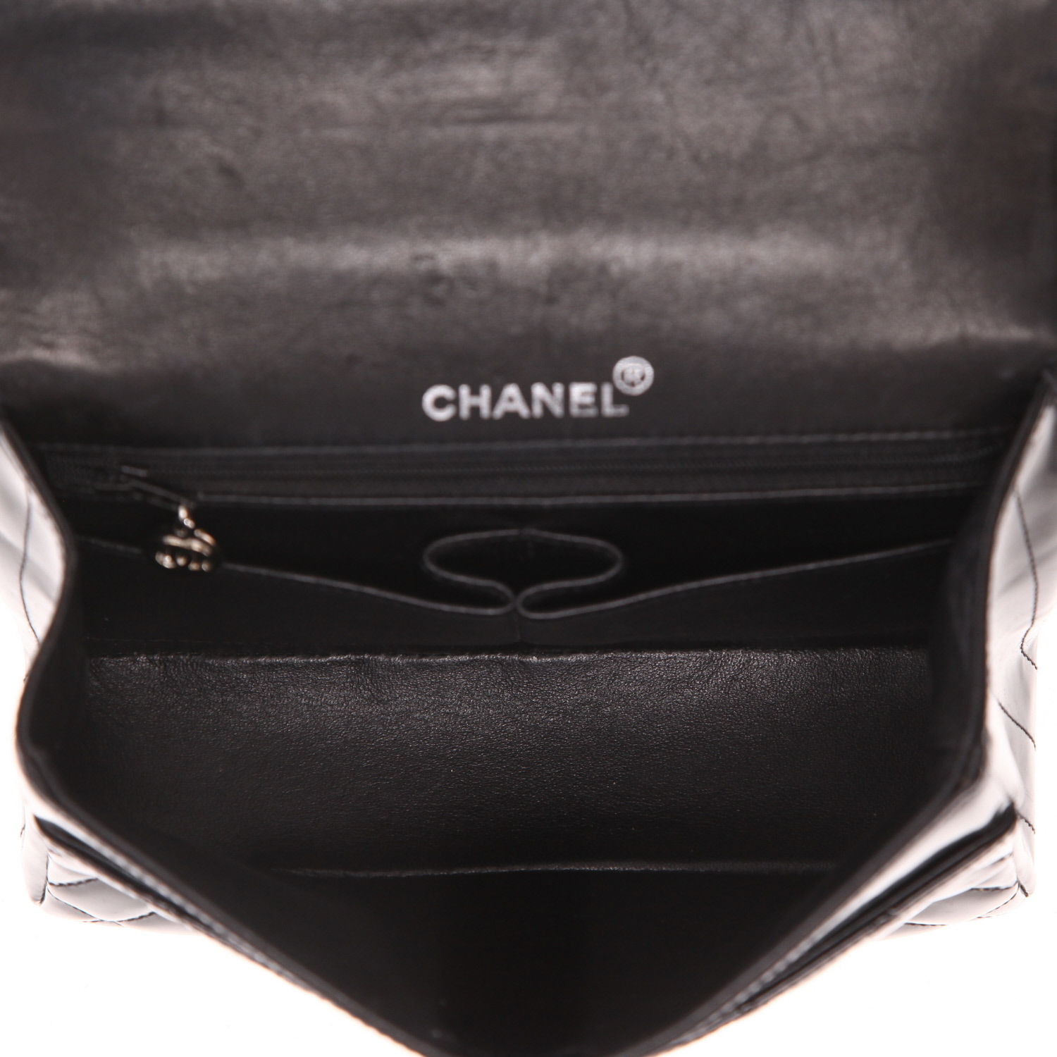 Sac à main Chanel   en cuir verni matelassé noir - Detail D3