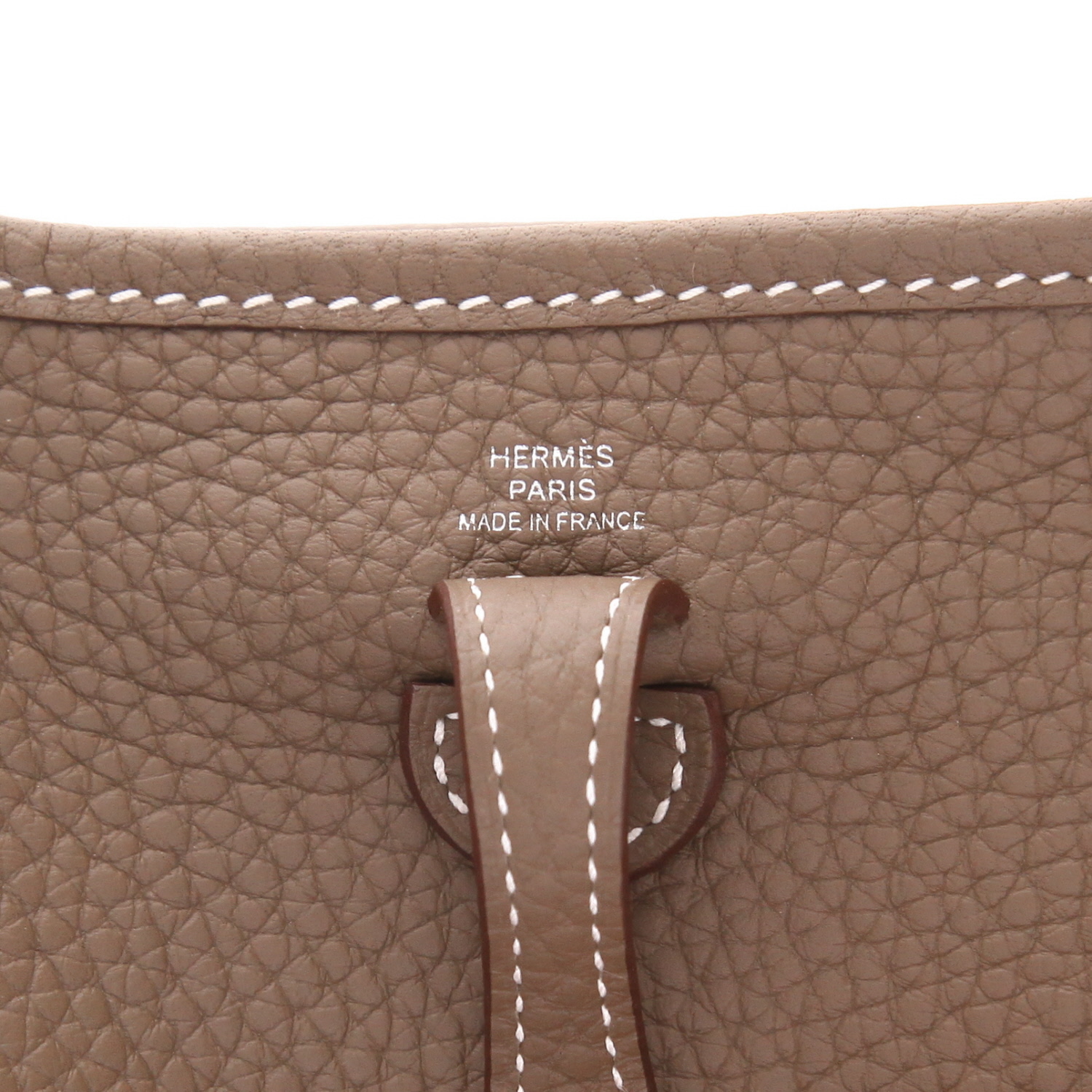 Sac bandoulière Hermès  Evelyne 16 cm en cuir taurillon clémence étoupe - Detail D2