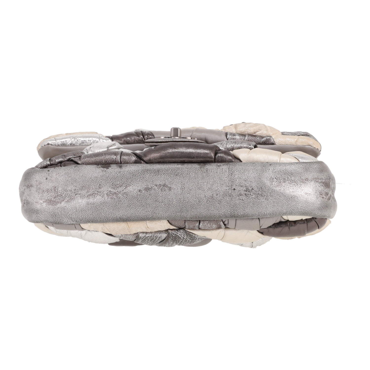 Chanel  Baguette handbag  in beige, grey and silver leather - Detail D1