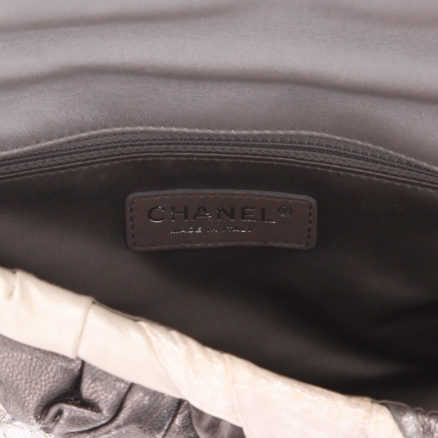 Borsa Chanel  Baguette in pelle beige grigia e argentata - Detail D2