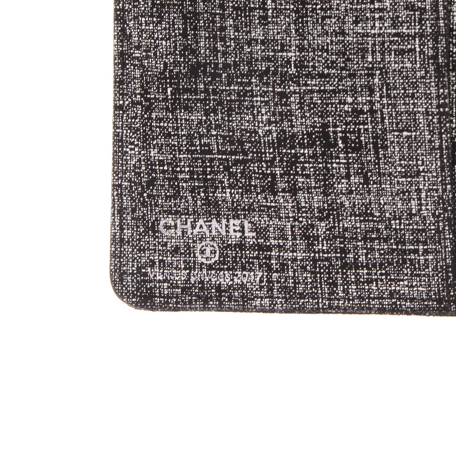 Billetera Chanel   en cuero irisado negro y blanco - Detail D2