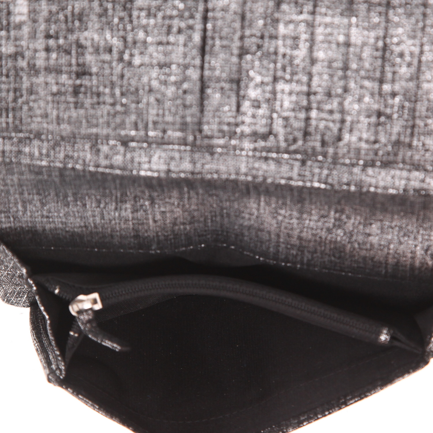 Portefeuille Chanel   en cuir irisé noir et blanc - Detail D3
