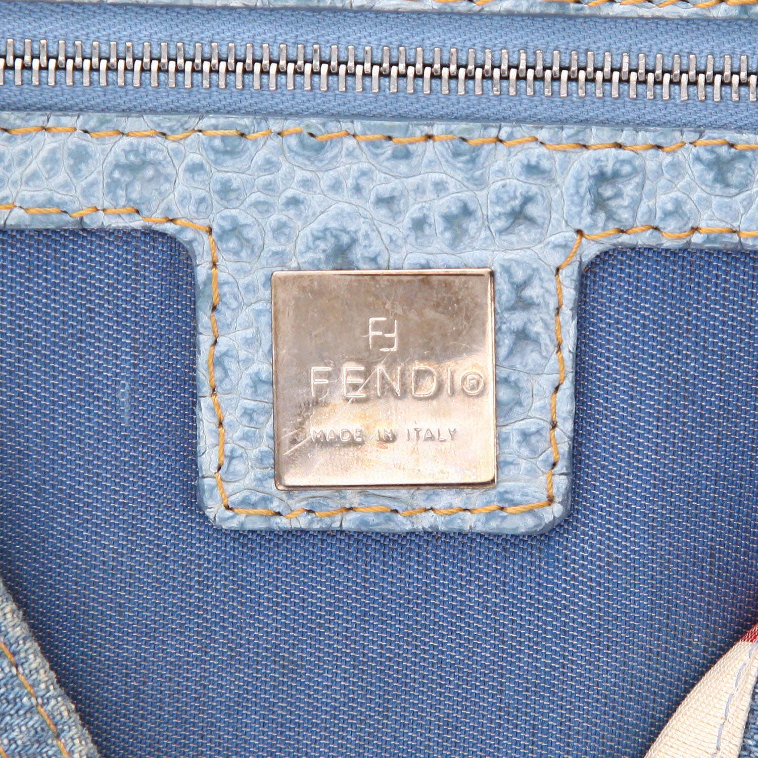 Sac à main Fendi  Baguette en toile denim bleue et cuir bleu - Detail D2