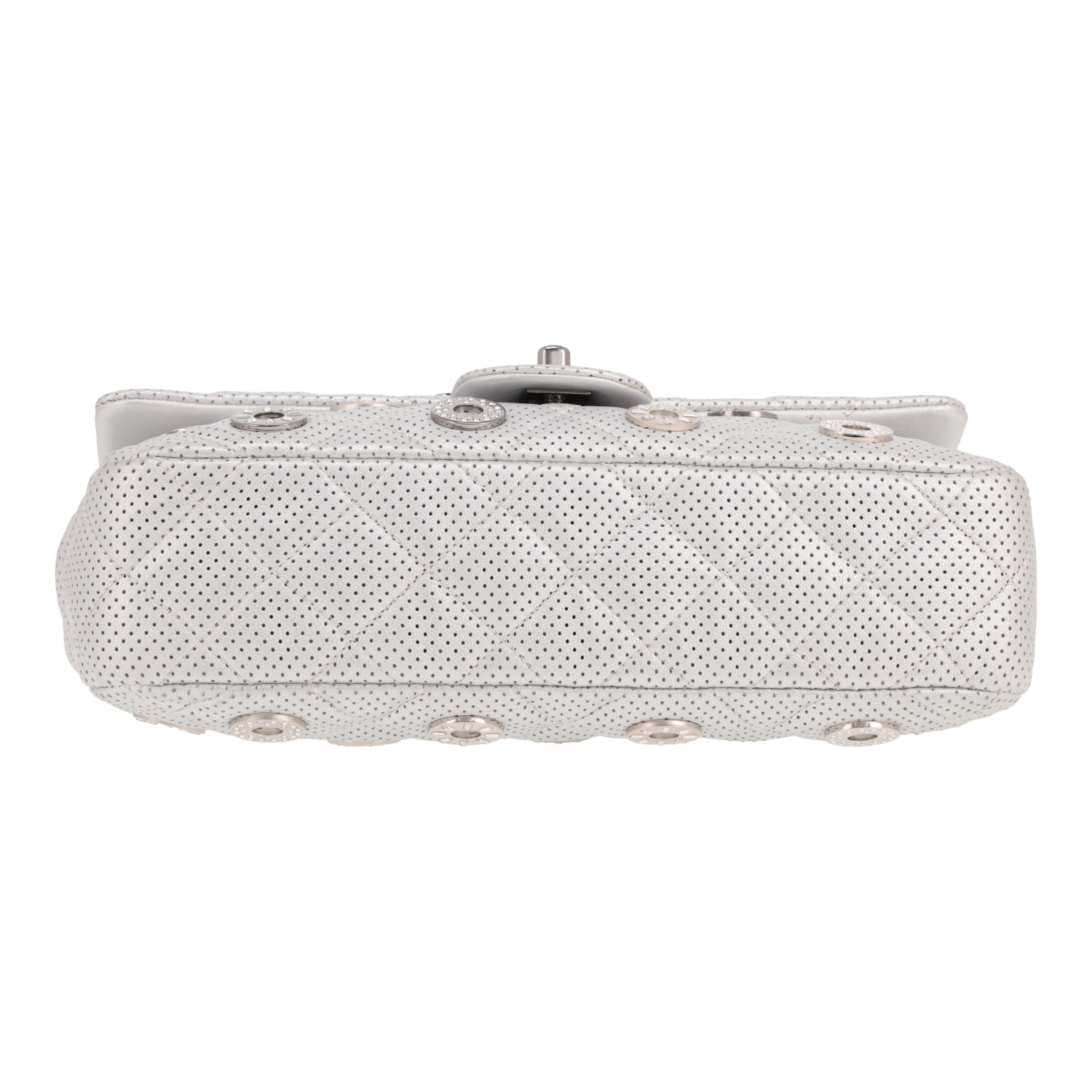 Chanel  Timeless handbag  in silver quilted leather - Detail D1