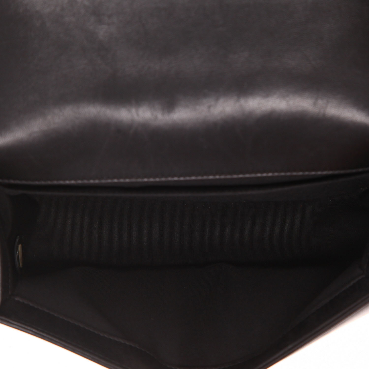 Bolso bandolera Chanel  Boy en cuero negro - Detail D3