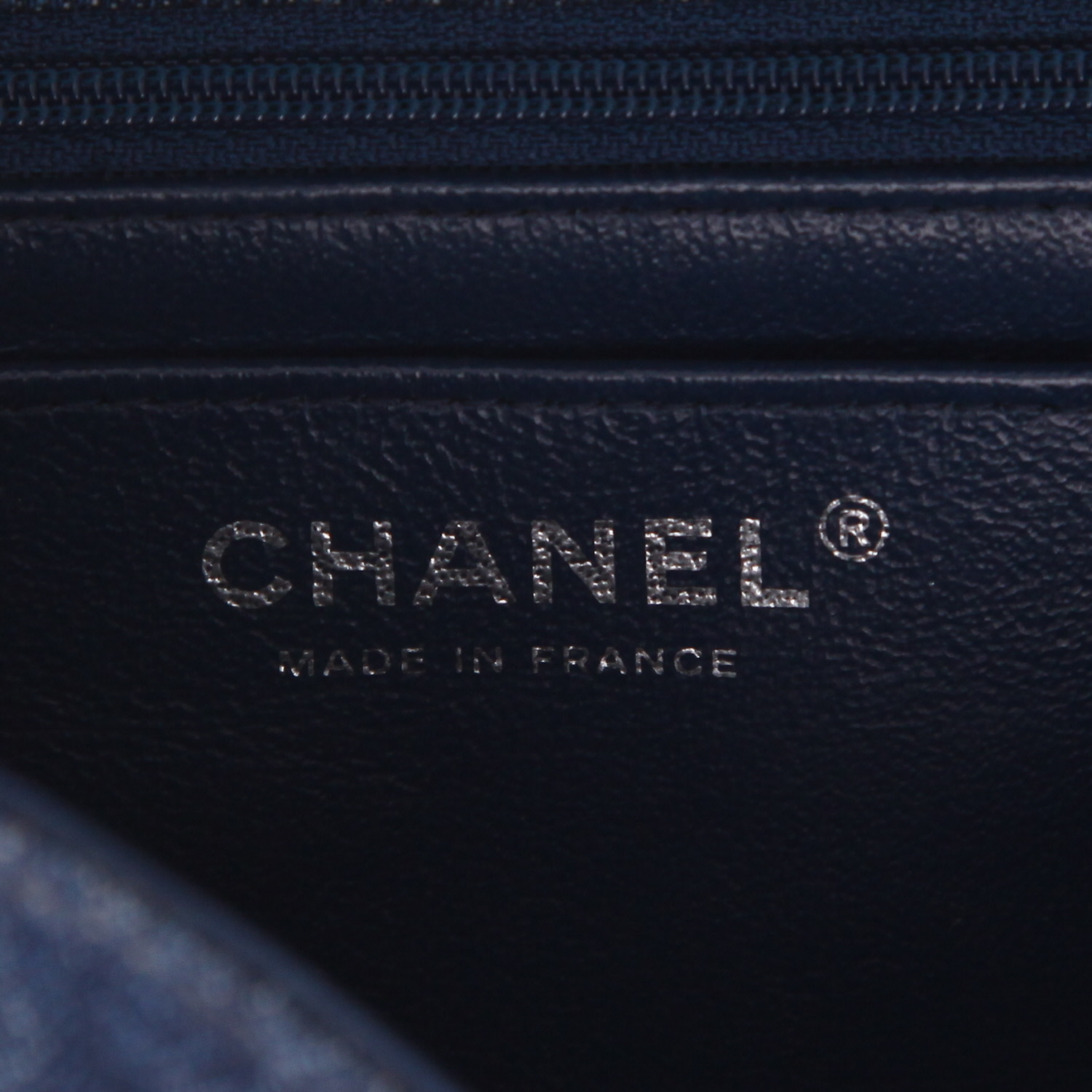 Sac à main Chanel  Mini Timeless en toile denim bleue - Detail D2