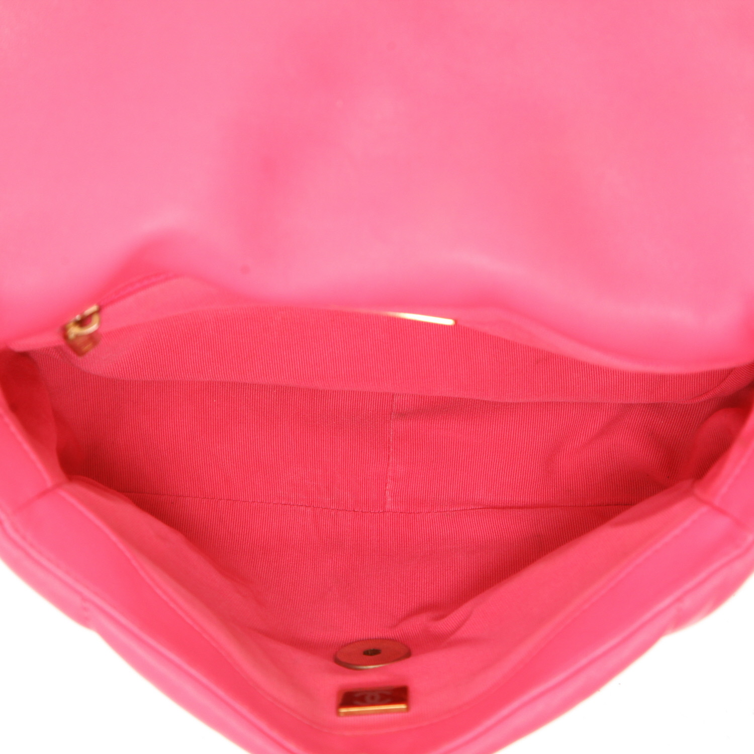 Sac bandoulière Chanel  19 en cuir matelassé rose - Detail D3