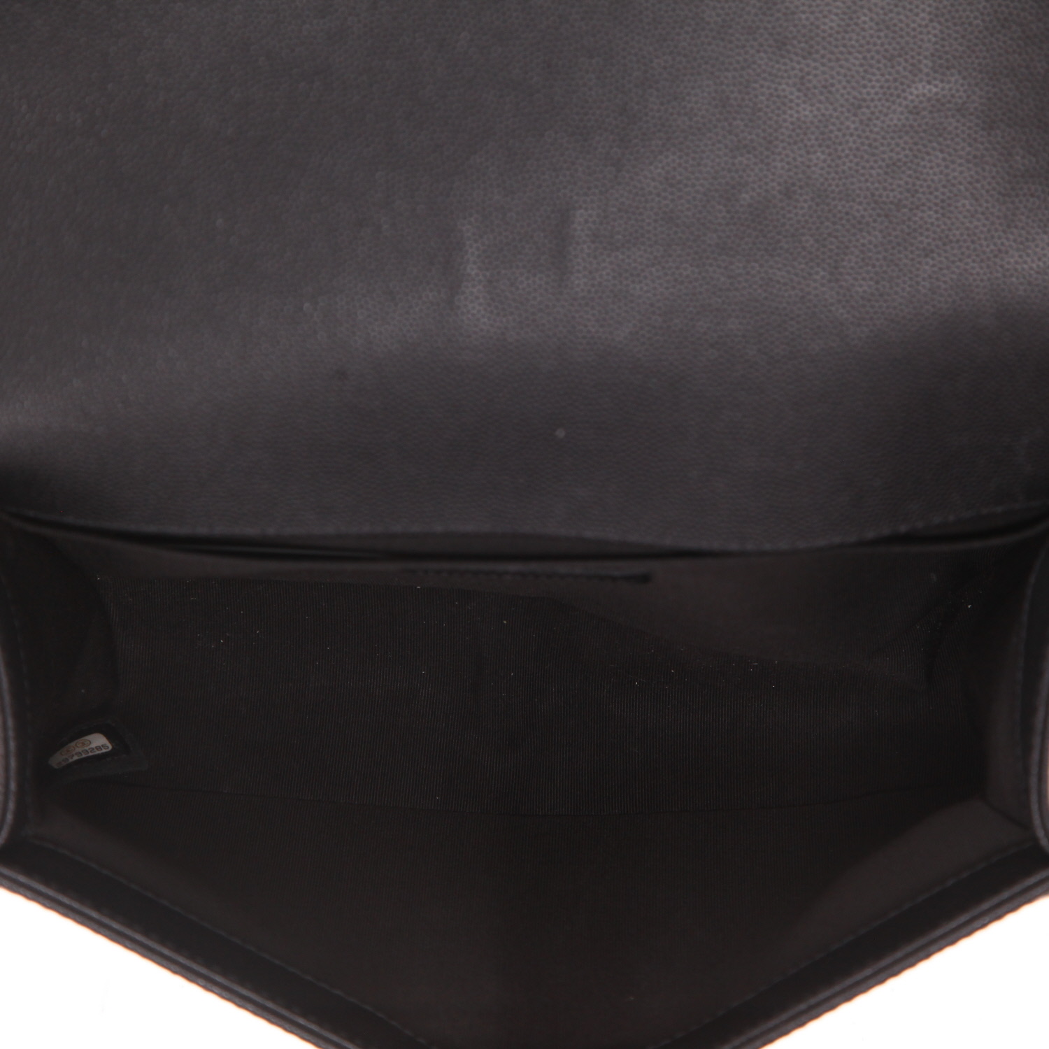 Bolso bandolera Chanel  Boy en cuero granulado acolchado negro - Detail D3