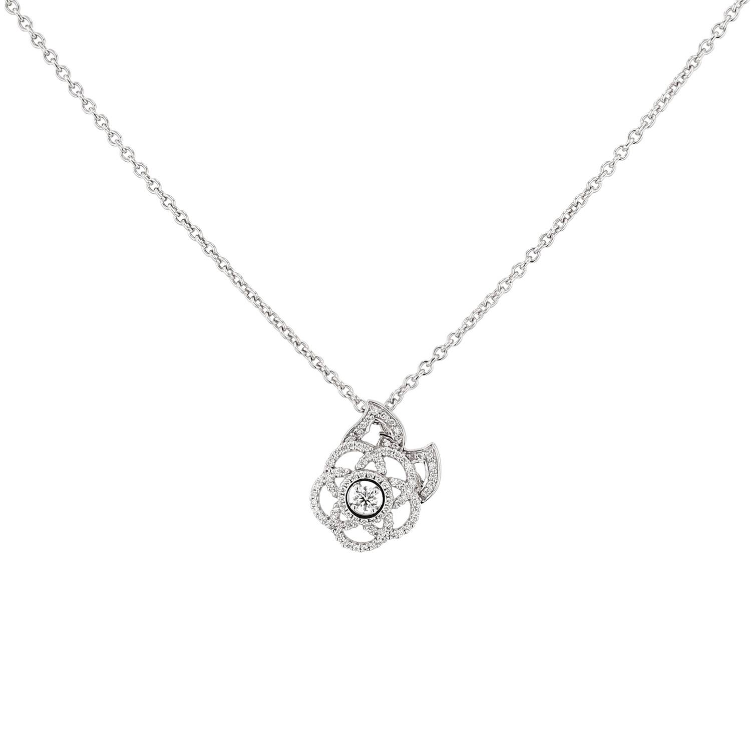 Collier Chanel Camelia en or blanc et diamants