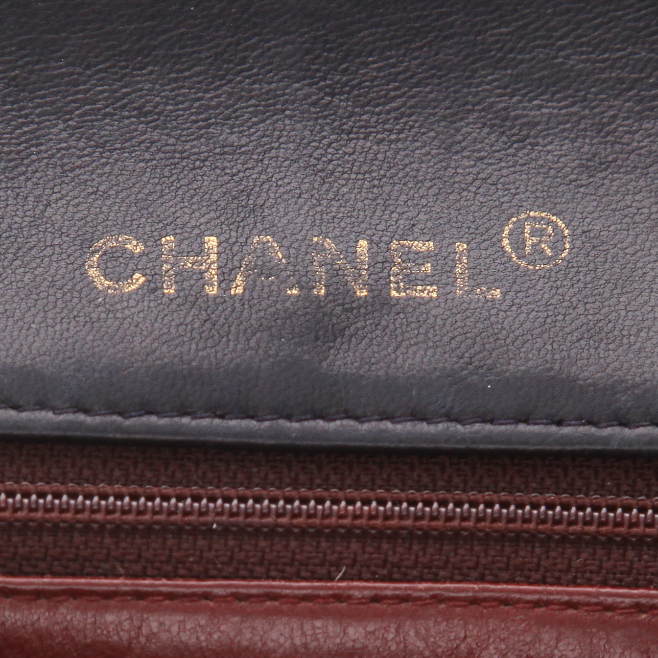 Chanel  Timeless Mini Carré shoulder bag  in navy blue quilted leather - Detail D2