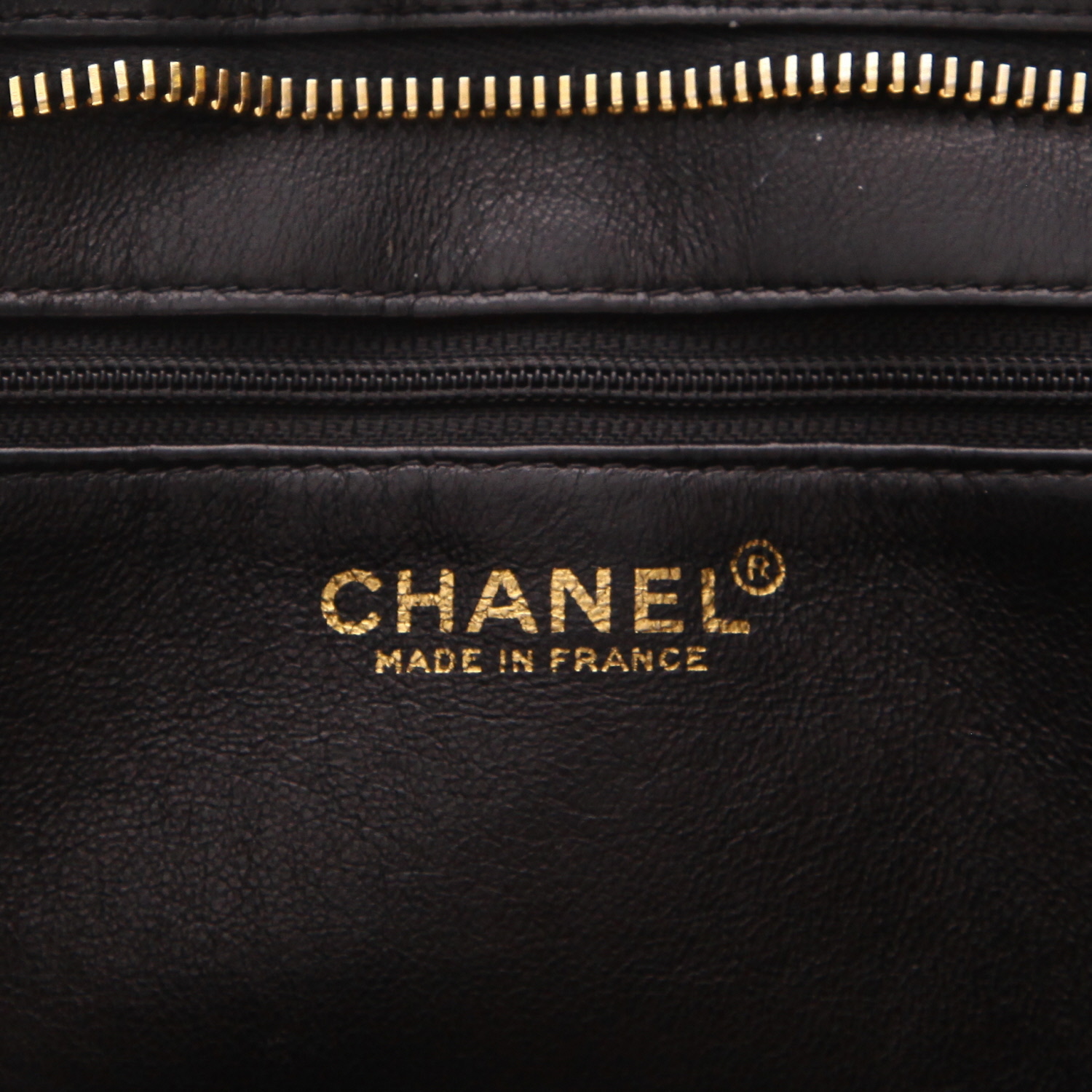 Chanel  Medaillon handbag  in black quilted leather - Detail D2