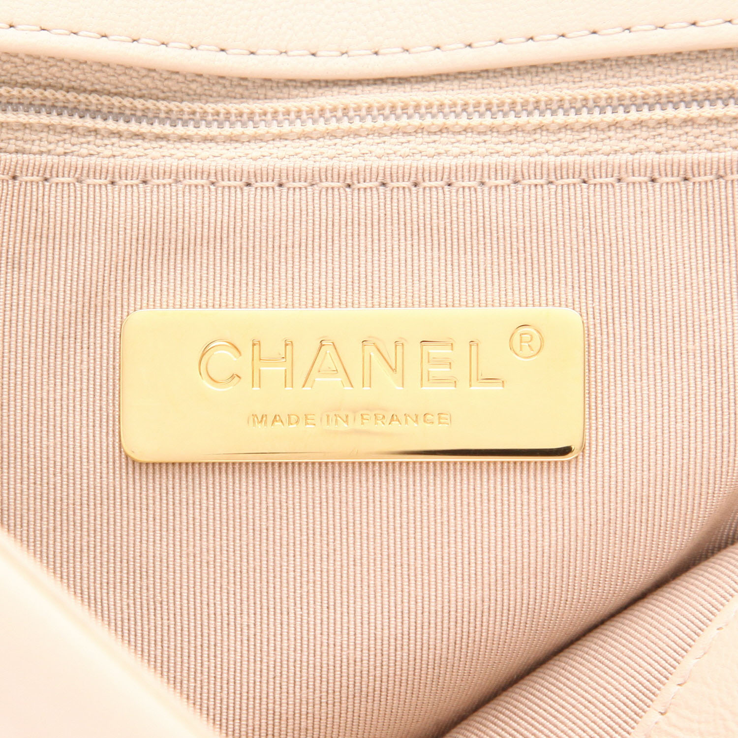 Chanel  19 large model  shoulder bag  in beige quilted leather - Detail D2