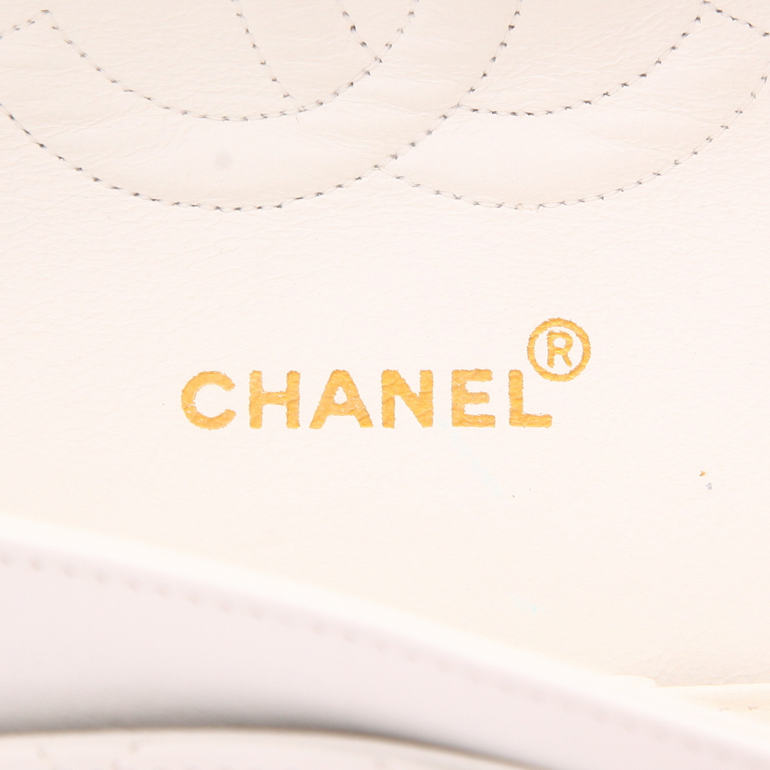 Borsa Chanel  Timeless Classic in pelle trapuntata bianca - Detail D2