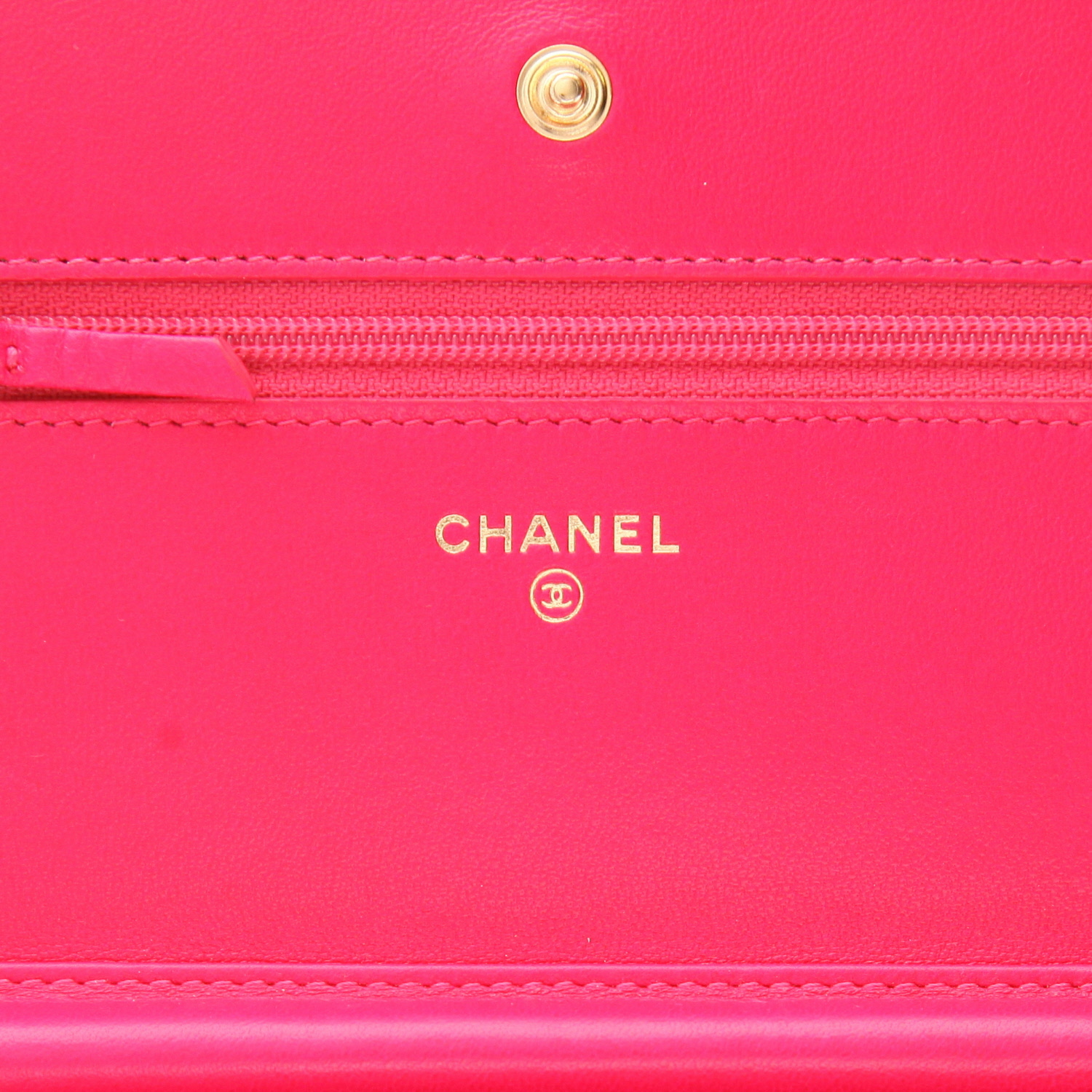Chanel  Wallet on Chain shoulder bag  in pink velvet - Detail D2
