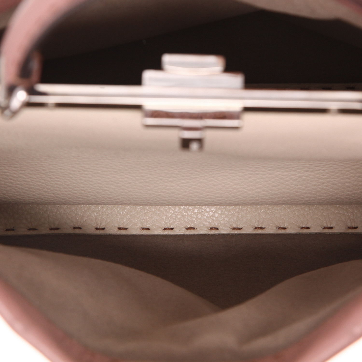 Fendi  Peekaboo Selleria handbag  in pink grained leather - Detail D3