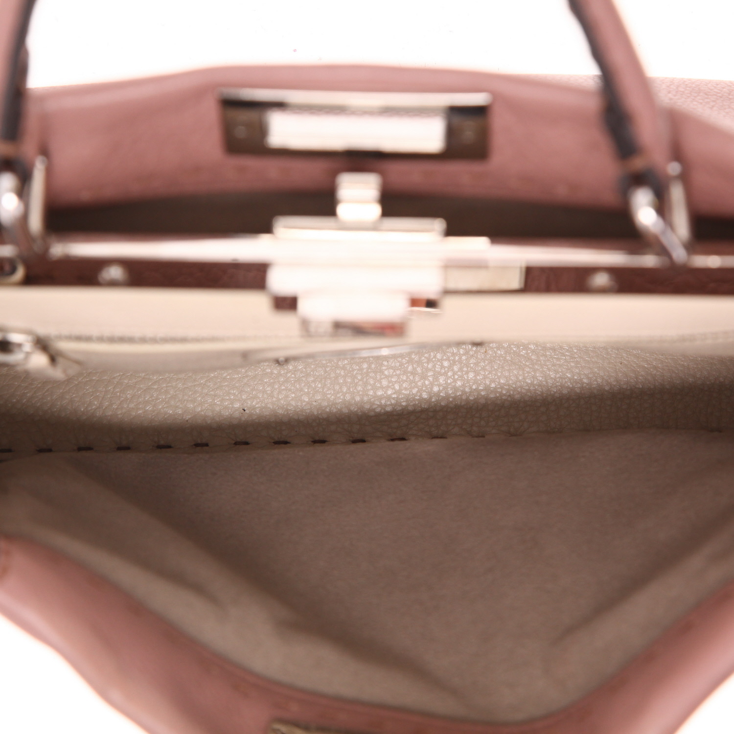 Sac à main Fendi  Peekaboo Selleria en cuir grainé rose - Detail D4