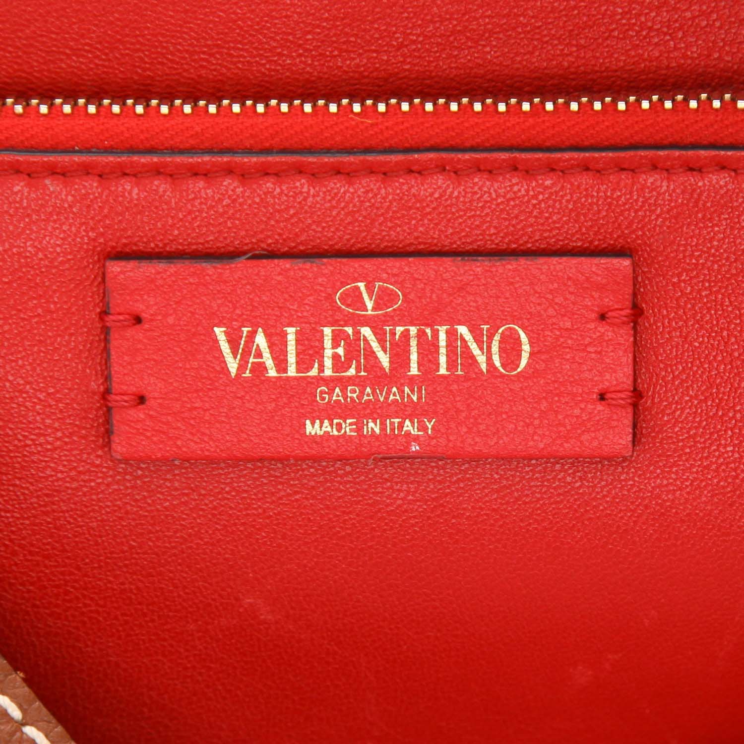 Valentino Garavani   handbag  in brown grained leather - Detail D2