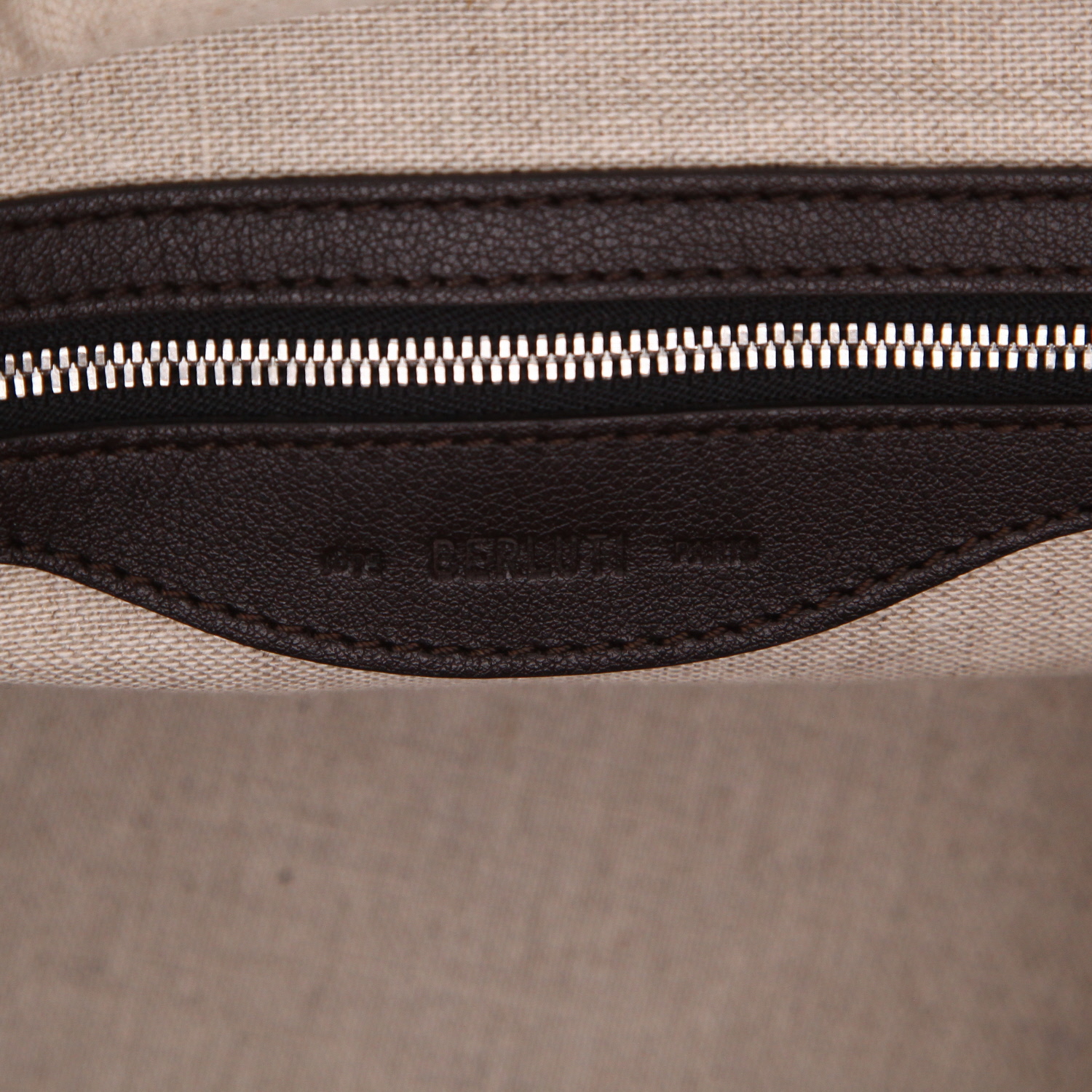 Bolsa de viaje Berluti   en cuero marrón - Detail D2