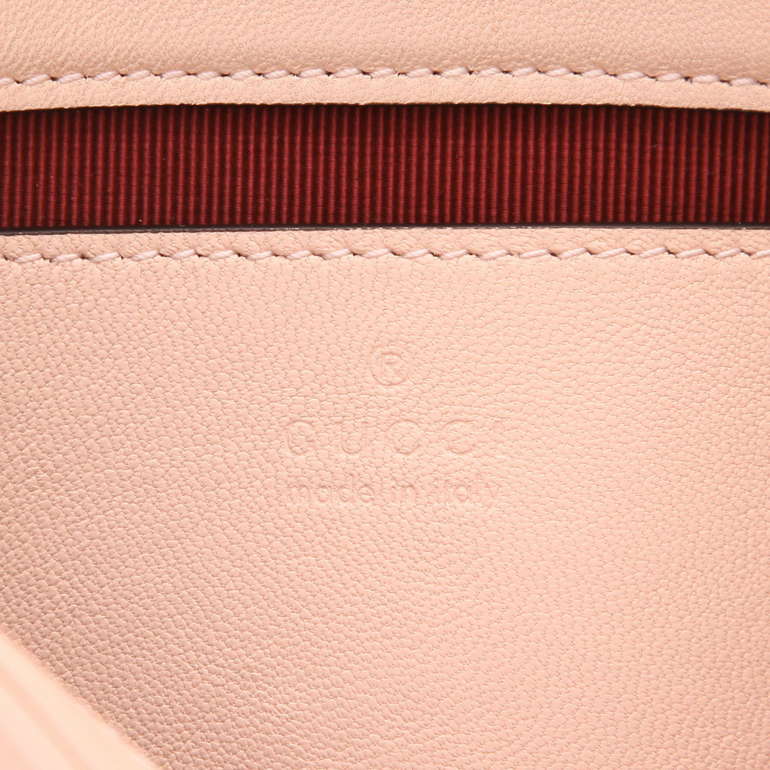 Sac bandoulière Gucci  GG Marmont moyen modèle  en cuir matelassé rose - Detail D2