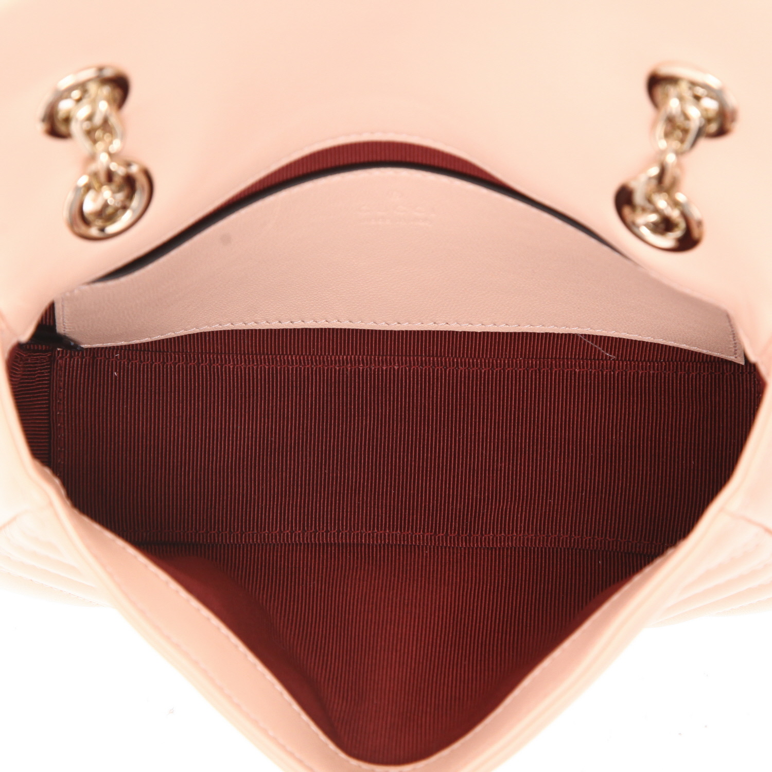 Sac bandoulière Gucci  GG Marmont moyen modèle  en cuir matelassé rose - Detail D3