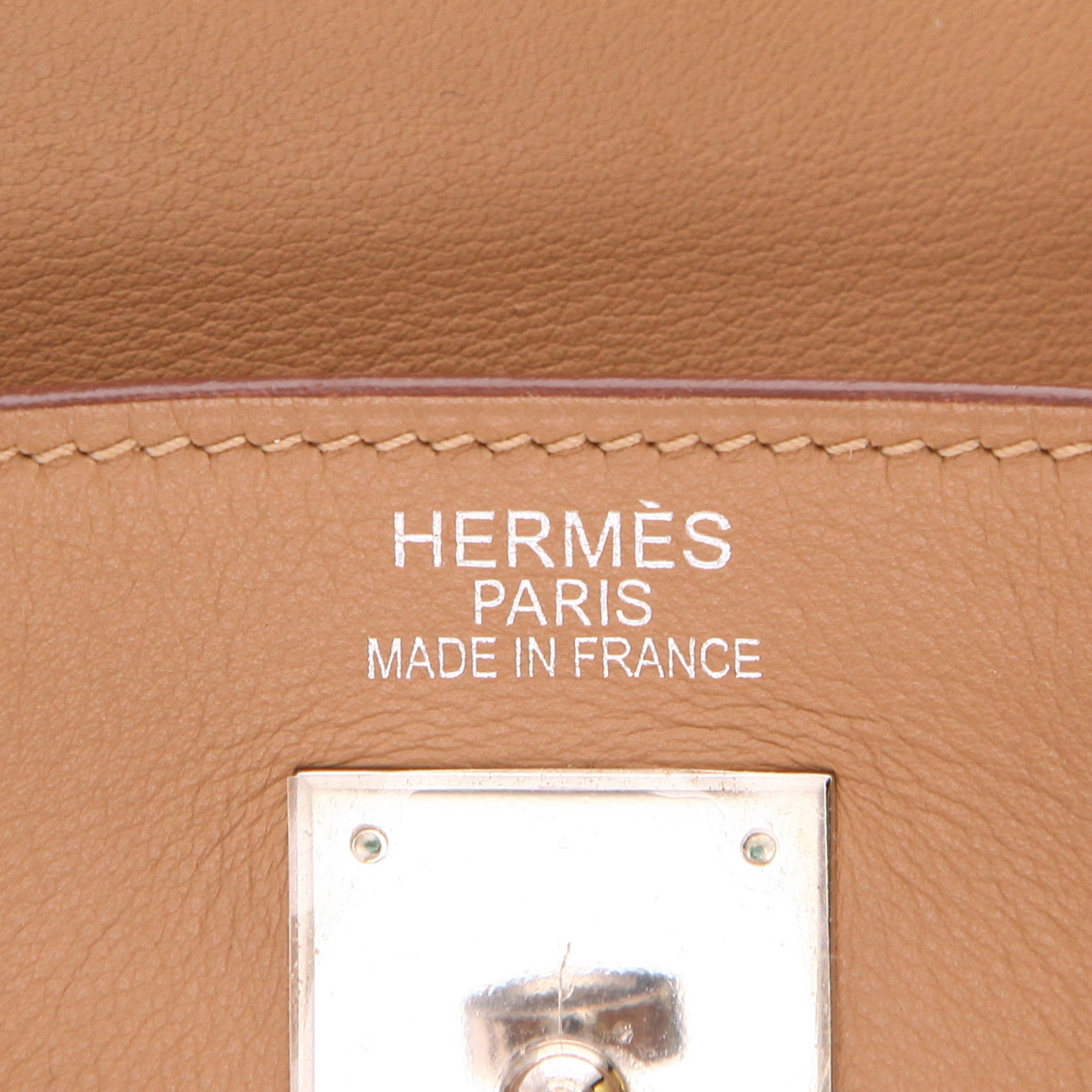 Bolso de mano Hermès  Kelly 35 cm en cuero swift beige - Detail D2