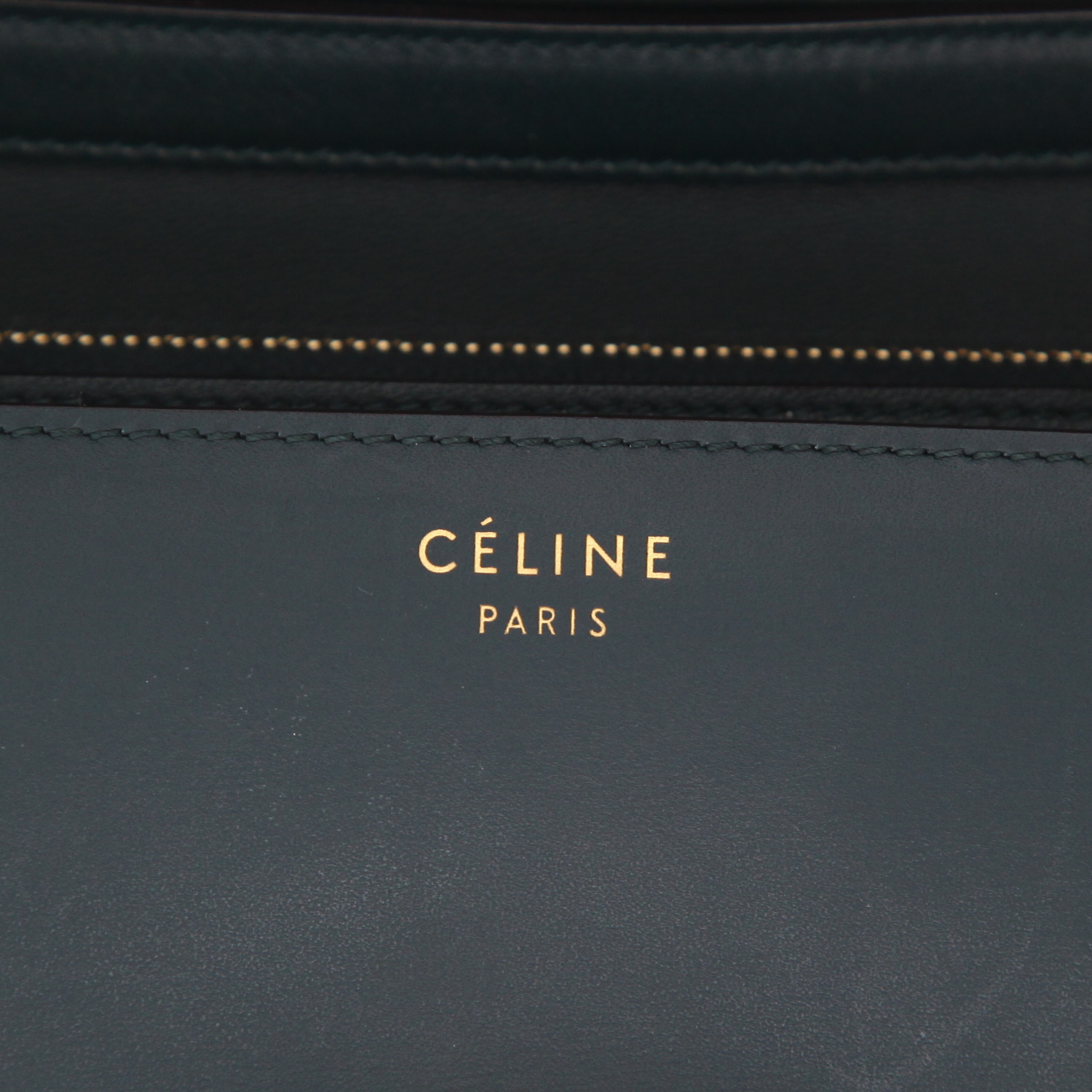 Sac bandoulière Celine  Classic Box moyen modèle  en cuir vert - Detail D2