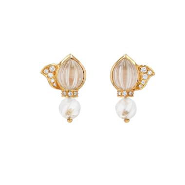 Paire de clips d'oreilles Boucheron  en or jaune, diamants et cristal de roche