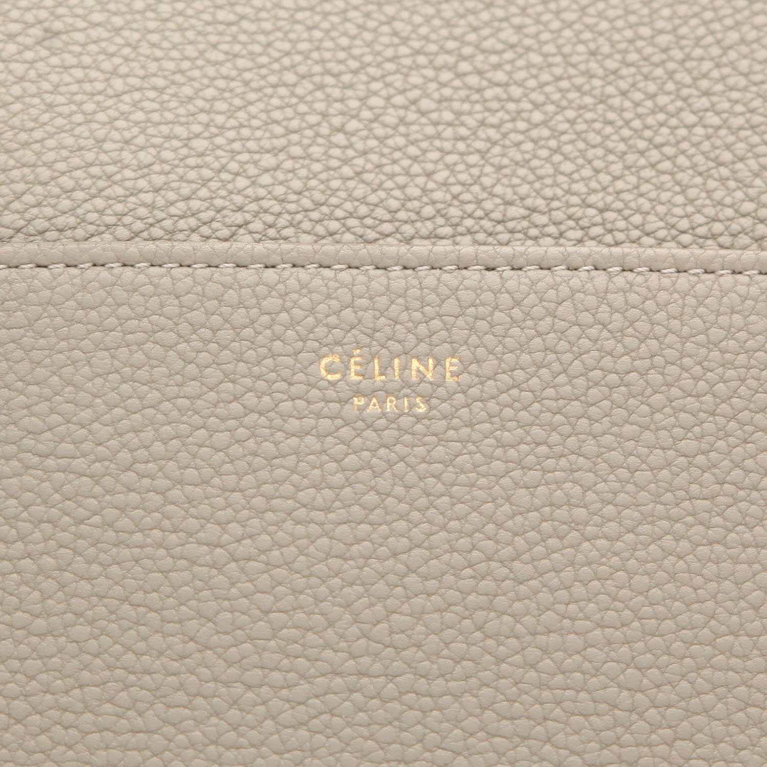 Bolso de mano Celine  Sac Sangle en cuero granulado verde Sauge - Detail D2