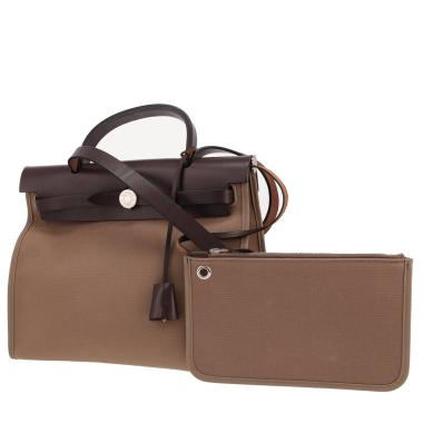 Bolso para llevar al hombro o en la mano Hermès  Herbag en lona color topo y cuero marrón
