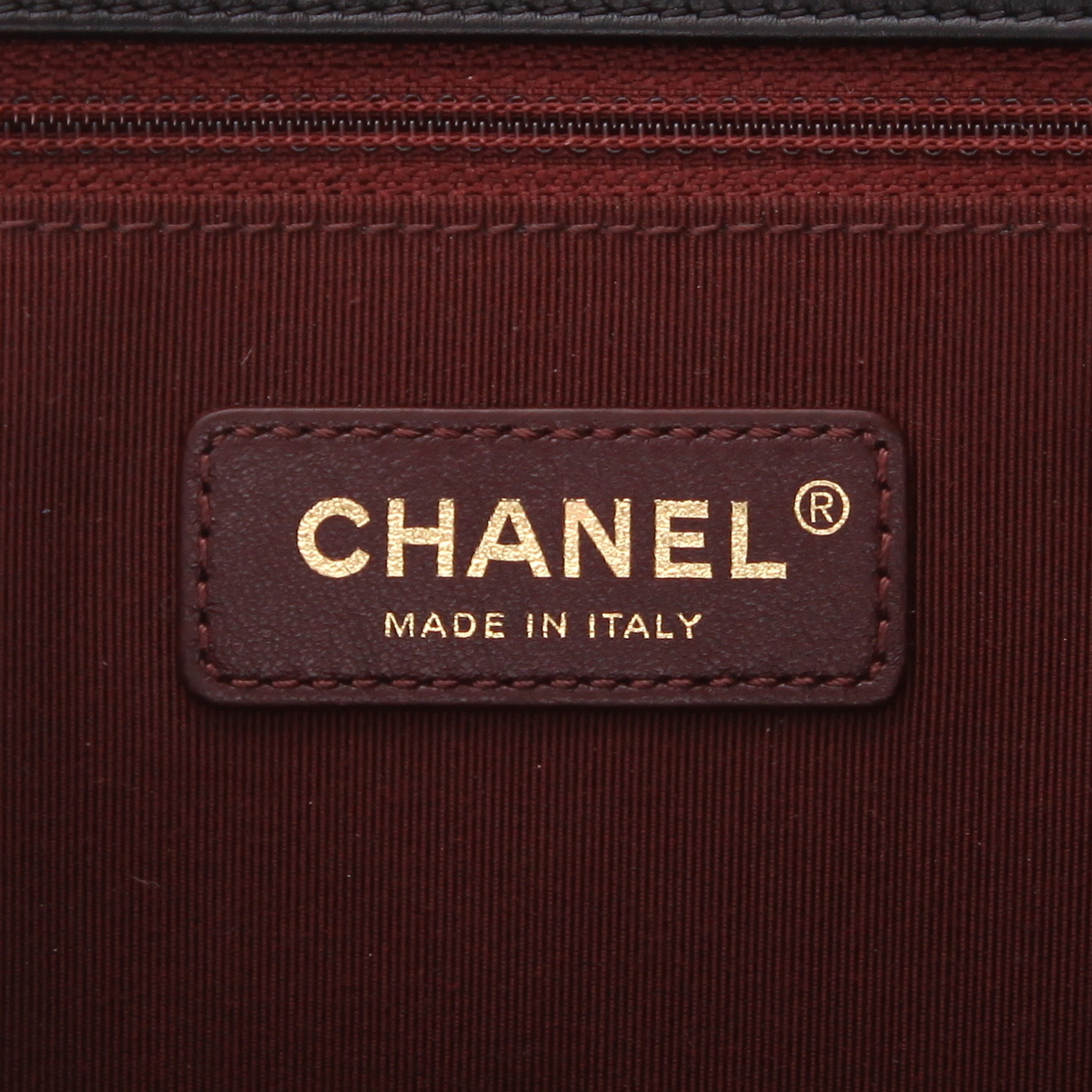 Sac porté épaule Chanel   en cuir matelassé noir - Detail D2