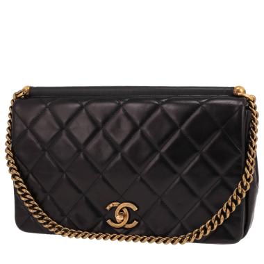 Chanel   shoulder bag  in black quilted leather