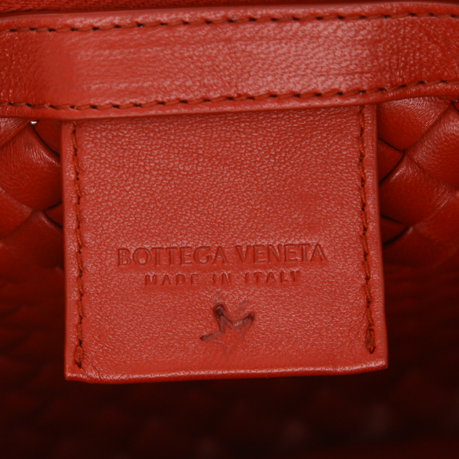 Bottega Veneta   handbag  in red intrecciato leather - Detail D2