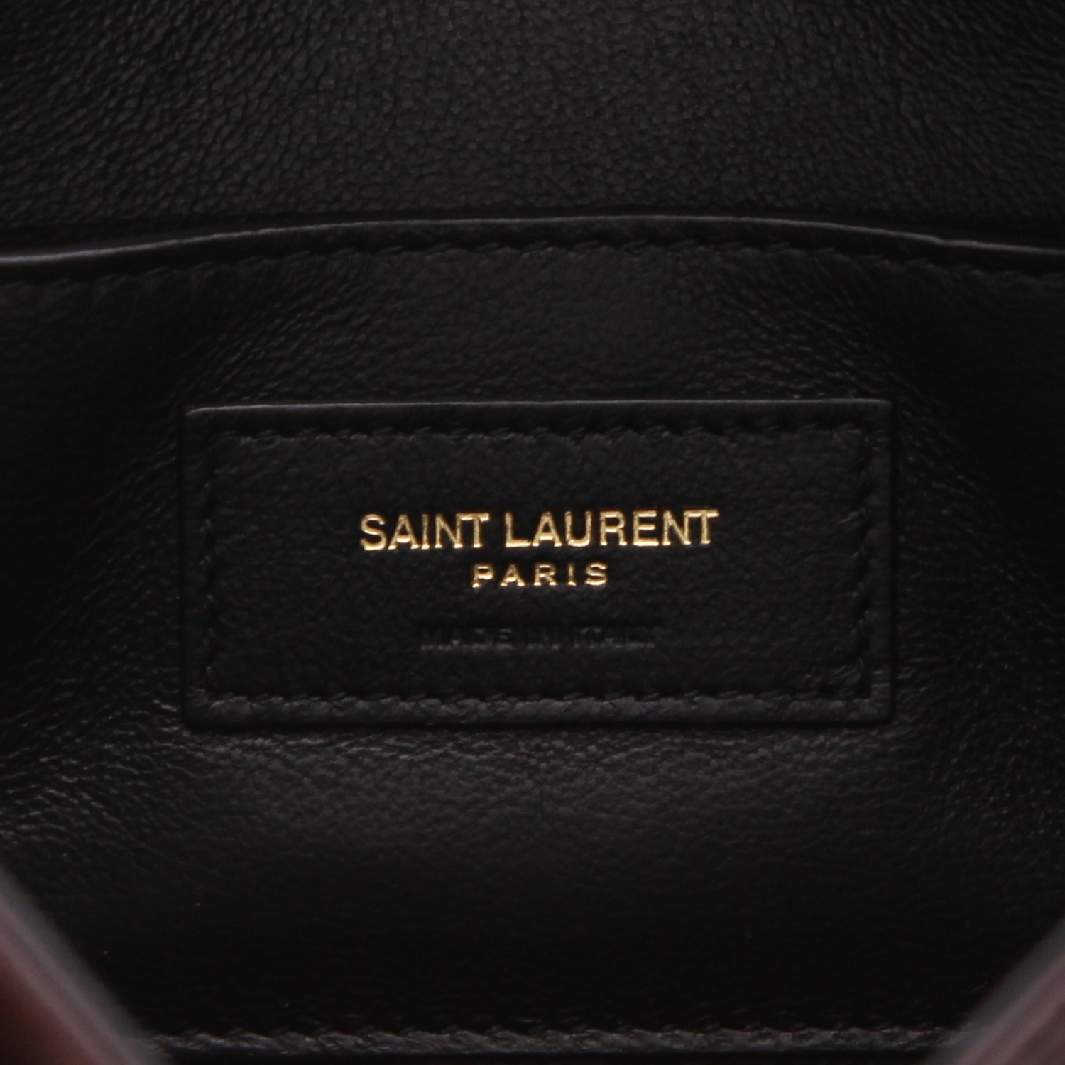 Bolso bandolera Saint Laurent  Le 61 en cuero color berenjena - Detail D2