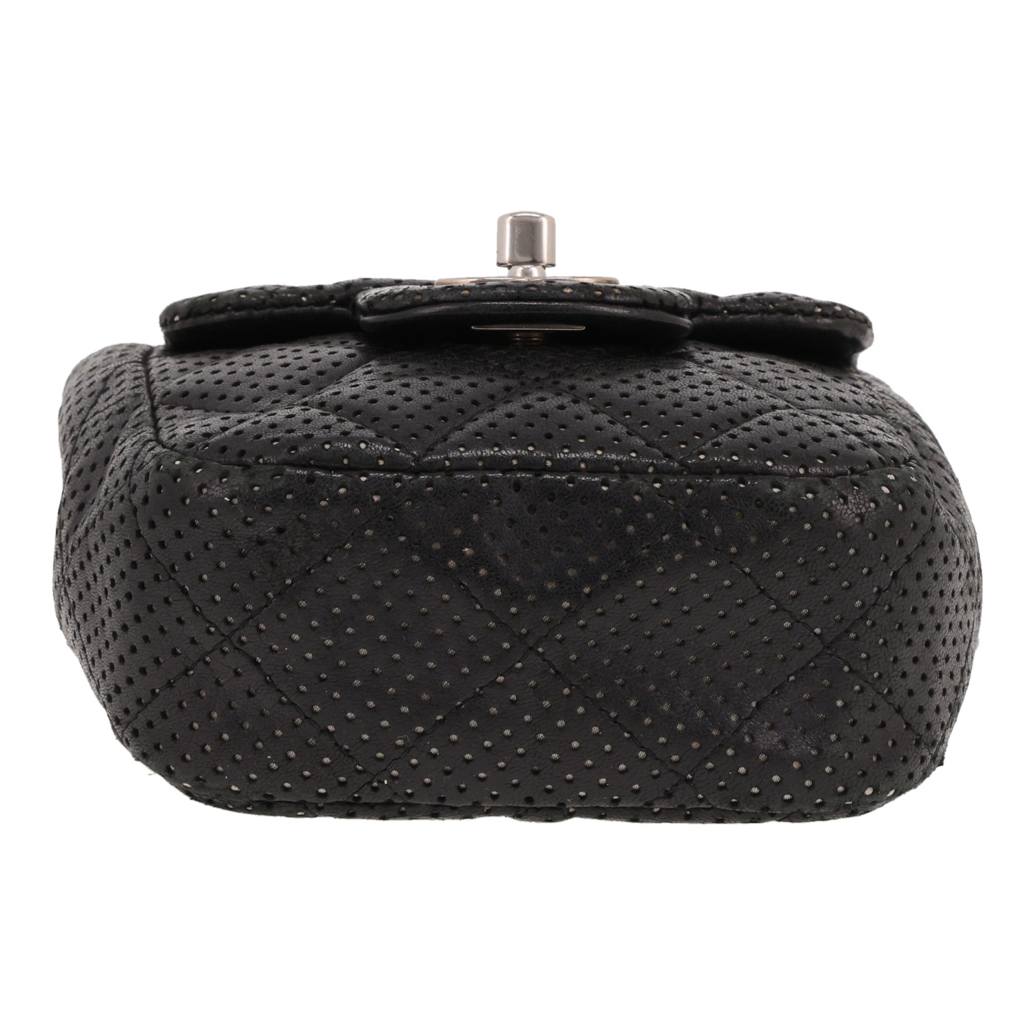 Chanel   shoulder bag  in black perforated quilted leather - Detail D1