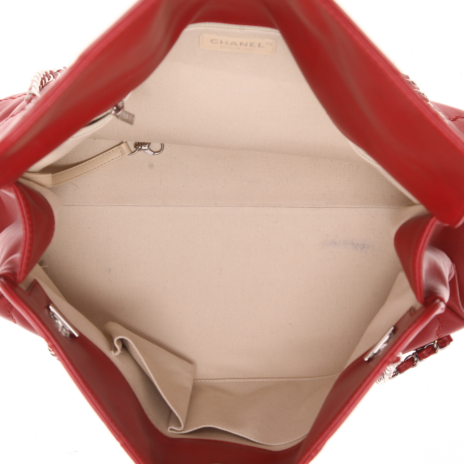 Sac cabas Chanel   en cuir matelassé rouge - Detail D3