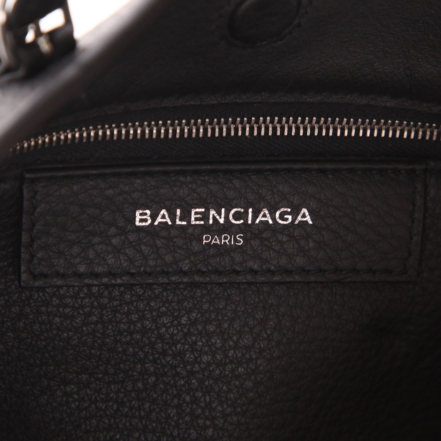Sac à main Balenciaga  Papier en cuir noir - Detail D2